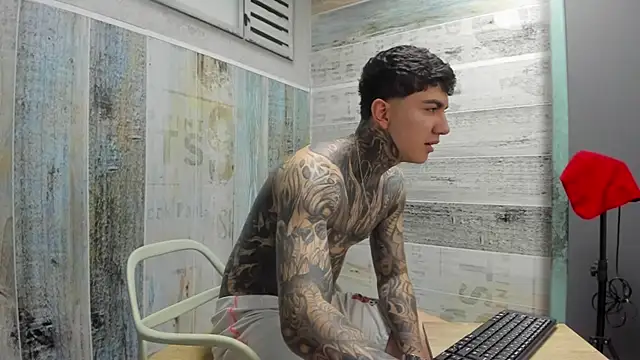 Snapshot of Gury_tattoo chatting on May 4, 2026, 5:38 pm Gury tattoo online show from May 4, 2026, 5:38 pm