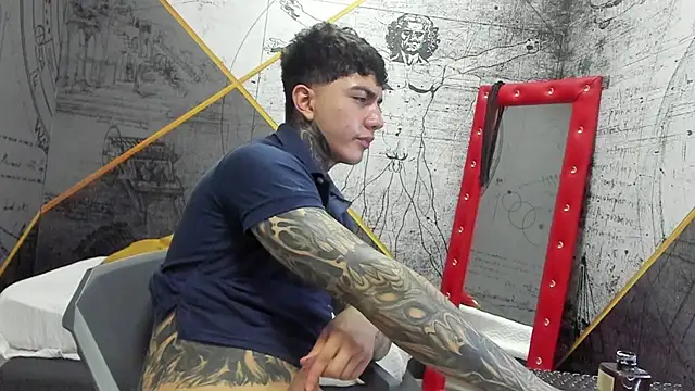 Snapshot of Gury_tattoo chatting on April 24, 2026, 7:38 pm Gury tattoo online show from April 24, 2026, 7:38 pm