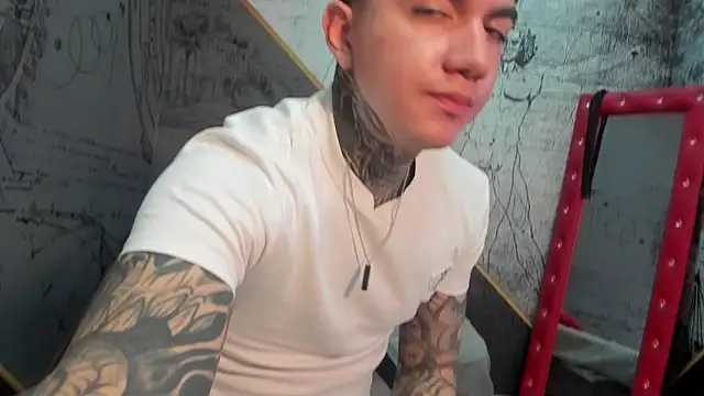 Snapshot of Gury_tattoo chatting on April 25, 2026, 1:25 pm Gury tattoo online show from April 25, 2026, 1:25 pm