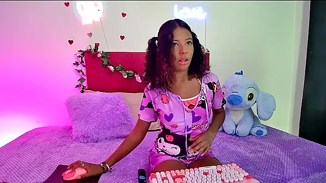 Snapshot of Ellie_Cute7 chatting on June 1, 2026, 7:35 pm Ellie Cute7 online show from June 1, 2026, 7:35 pm
