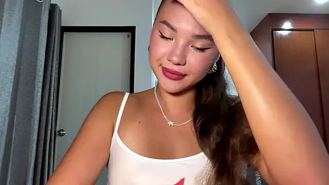 Snapshot of kamila_18_french chatting on April 2, 2026, 2:13 pm kamila 18 french online show from April 2, 2026, 2:13 pm