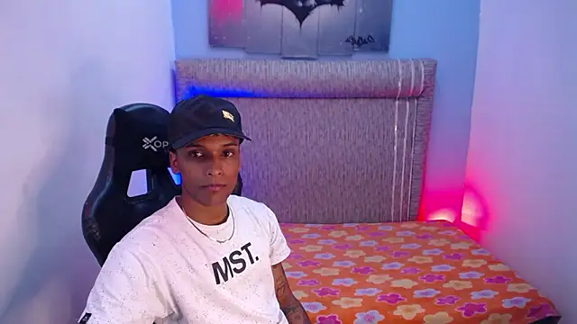 Theo 088  online show from March 22, 2026, 9:16 pm