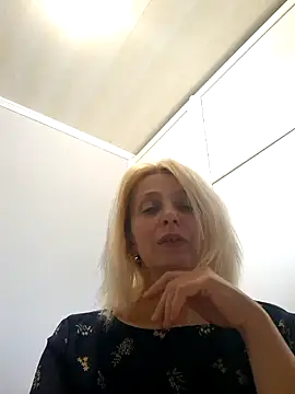 Snapshot of MiaLove183 chatting on May 23, 2026, 10:47 am MiaLove183 online show from May 23, 2026, 10:47 am
