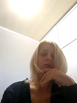 MiaLove183 online show from May 3, 2026, 7:57 am