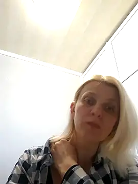 MiaLove183 online show from May 5, 2026, 1:47 pm