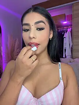 Snapshot of Rossie_Blooms chatting on April 10, 2026, 9:55 pm Rossie Blooms online show from April 10, 2026, 9:55 pm
