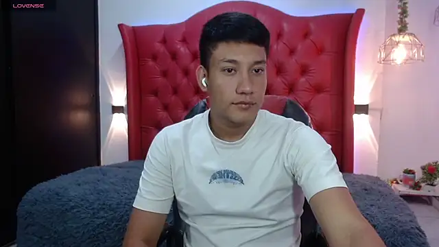 DominantBoy4 online show from May 15, 2026, 9:13 pm