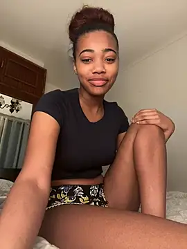 Snapshot of SilkSoles chatting on April 10, 2026, 9:44 pm SilkSoles online show from April 10, 2026, 9:44 pm