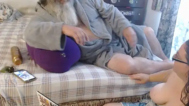 DaddyandMuffin online show from March 27, 2026, 9:27 pm