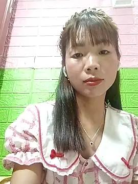 AmyLinee01 online show from June 12, 2026, 6:49 pm