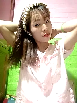 AmyLinee01 online show from May 5, 2026, 1:14 pm