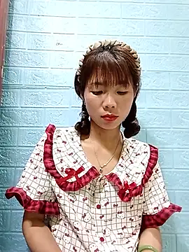 AmyLinee01 online show from July 14, 2026, 10:27 pm
