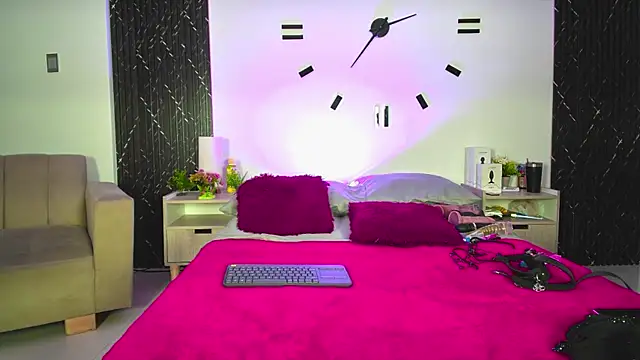 aurora petitee online show from May 4, 2026, 12:41 pm