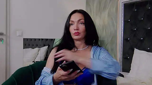 Snapshot of GraceMontclaire chatting on May 11, 2026, 4:04 pm GraceMontclaire online show from May 11, 2026, 4:04 pm