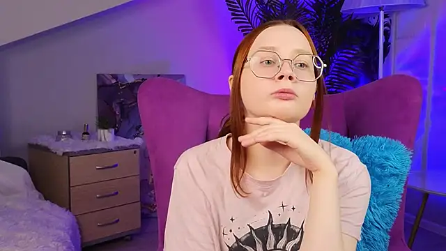 ShylaWelk online show from March 24, 2026, 2:06 pm