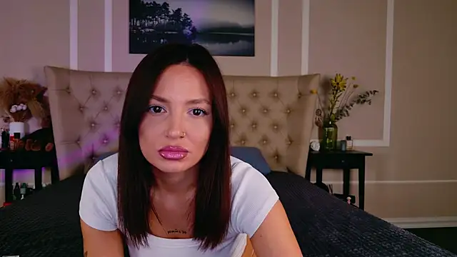 Snapshot of Alexa_Stain chatting on April 7, 2026, 8:43 pm Alexa Stain online show from April 7, 2026, 8:43 pm