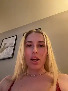 Snapshot of EloiseeUKK chatting on April 24, 2026, 5:31 am EloiseeUKK online show from April 24, 2026, 5:31 am