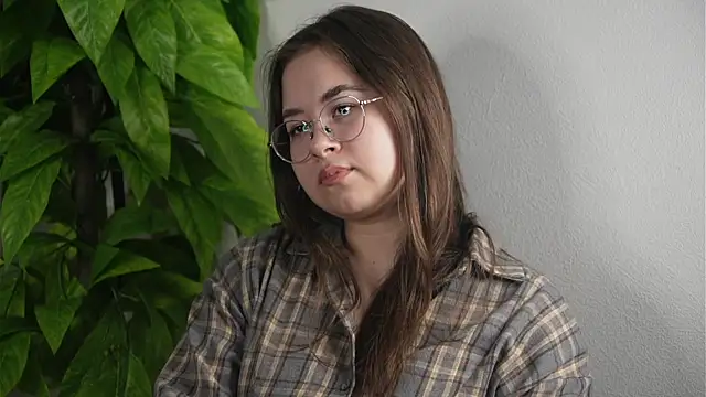 TiffaneySpikes online show from March 23, 2026, 10:48 am