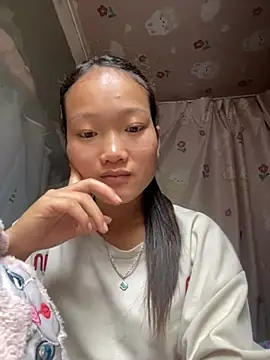 Snapshot of Jolinie chatting on May 4, 2026, 5:55 am Jolinie online show from May 4, 2026, 5:55 am