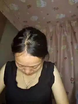 Snapshot of Jolinie chatting on May 17, 2026, 11:54 am Jolinie online show from May 17, 2026, 11:54 am