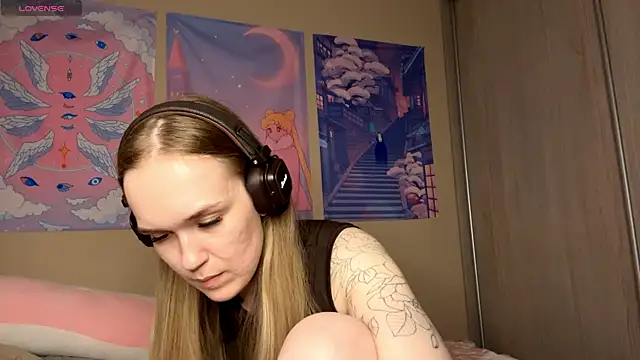 Snapshot of DenitaSpace chatting on May 8, 2026, 1:37 pm DenitaSpace online show from May 8, 2026, 1:37 pm
