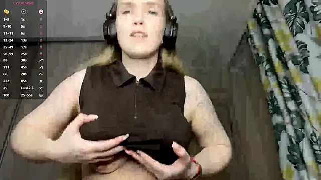 Snapshot of DenitaSpace chatting on April 29, 2026, 2:43 pm DenitaSpace online show from April 29, 2026, 2:43 pm