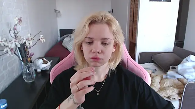 TenderChloe online show from March 31, 2026, 9:55 am