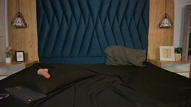 MeganEvanss   online show from May 11, 2026, 1:29 am