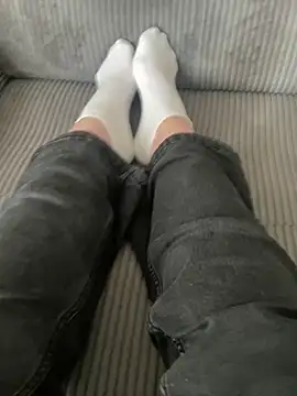 Snapshot of LilouPieds chatting on June 13, 2026, 2:04 pm LilouPieds online show from June 13, 2026, 2:04 pm
