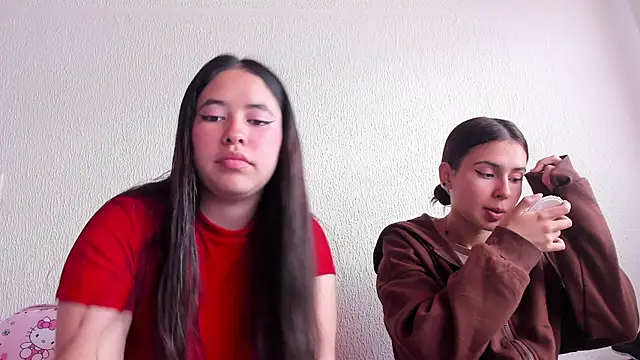 Snapshot of Lauxury_H chatting on May 6, 2026, 4:22 pm Lauxury H online show from May 6, 2026, 4:22 pm