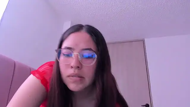 Snapshot of Lauxury_H chatting on May 15, 2026, 9:02 pm Lauxury H online show from May 15, 2026, 9:02 pm