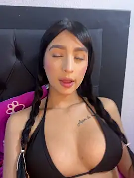 Snapshot of Hannaa_blondee chatting on April 14, 2026, 1:32 am Hannaa blondee online show from April 14, 2026, 1:32 am