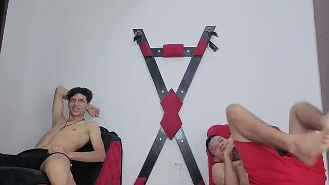 Snapshot of LatinsGuys2026 chatting on March 25, 2026, 12:15 pm LatinsGuys2026 online show from March 25, 2026, 12:15 pm