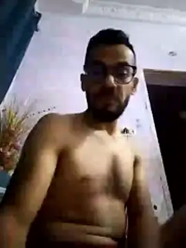 Snapshot of Alimohamed08 chatting on May 7, 2026, 7:28 pm Alimohamed08 online show from May 7, 2026, 7:28 pm