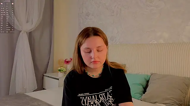 LorriMonz online show from June 25, 2026, 1:58 am