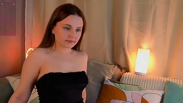 LorriMonz online show from May 28, 2026, 1:46 am