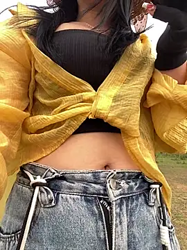 kim-min-jii online show from March 26, 2026, 1:37 am