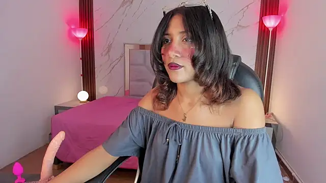 EsperanzaMora online show from May 19, 2026, 12:01 pm