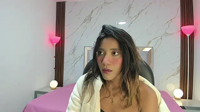 EsperanzaMora online show from April 18, 2026, 11:56 am