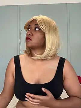 Snapshot of kamilah_rose chatting on May 15, 2026, 7:39 am kamilah rose online show from May 15, 2026, 7:39 am