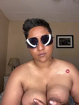 Snapshot of kamilah_rose chatting on April 14, 2026, 8:52 am kamilah rose online show from April 14, 2026, 8:52 am