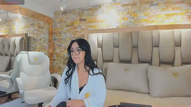 victoria hokings online show from May 12, 2026, 8:21 am