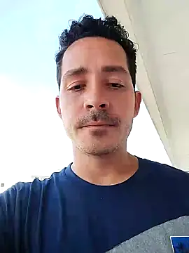 Gabriel leon33 online show from April 22, 2026, 7:42 pm