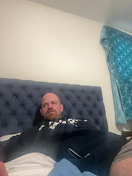 Snapshot of whitelioncody chatting on April 15, 2026, 9:37 pm whitelioncody online show from April 15, 2026, 9:37 pm