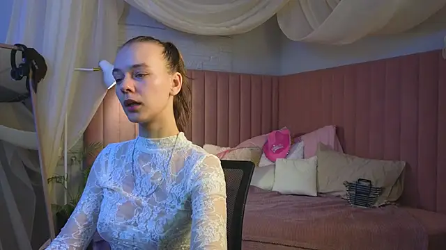 Snapshot of emma_chaser chatting on April 9, 2026, 6:19 am emma chaser online show from April 9, 2026, 6:19 am