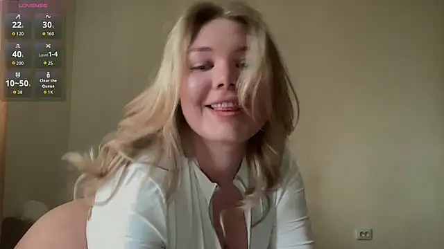 Snapshot of cutiejuliee chatting on March 31, 2026, 2:52 pm cutiejuliee online show from March 31, 2026, 2:52 pm