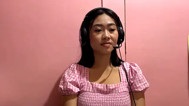 IndiraBrieger online show from March 26, 2026, 2:10 am