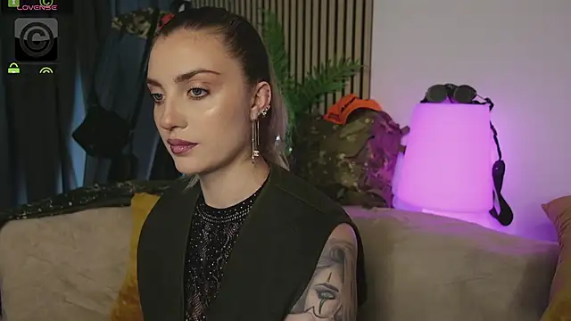 Ema Reese online show from June 7, 2026, 4:39 am