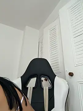 Snapshot of Valerie-S chatting on May 27, 2026, 2:35 pm Valerie-S online show from May 27, 2026, 2:35 pm