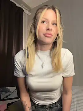 Snapshot of Soralow chatting on March 25, 2026, 3:55 pm Soralow online show from March 25, 2026, 3:55 pm